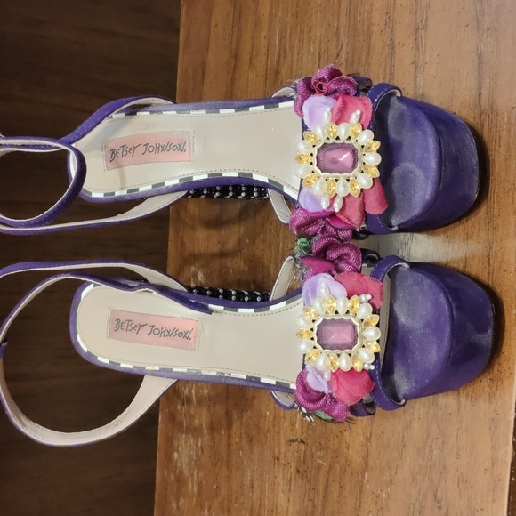 Betsey Johnson size 6 heels - Picture 2 of 6
